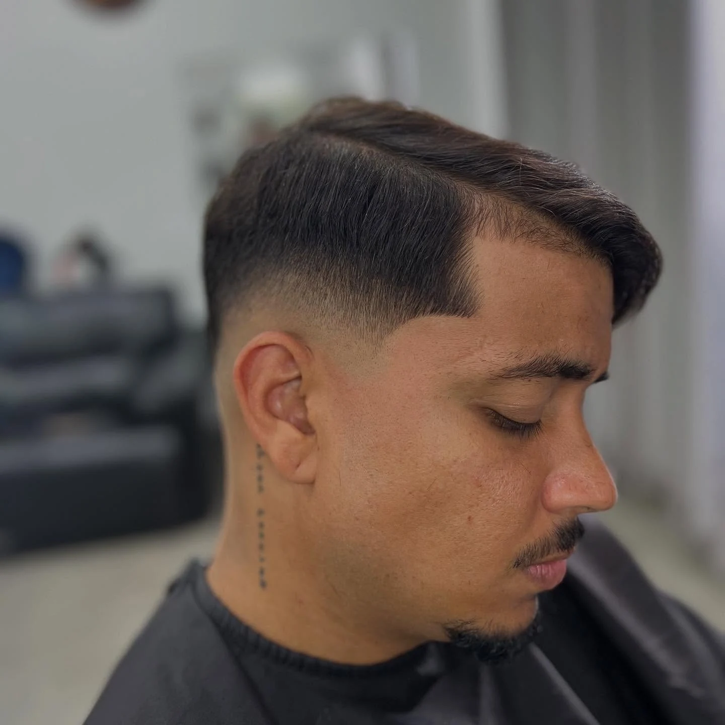 Corte com topo escuro e laterais em degradê