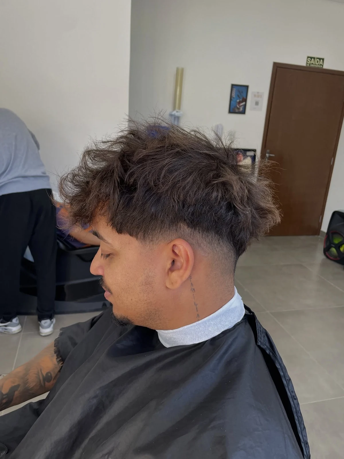 Cabelo com topo texturizado e laterais em degradê